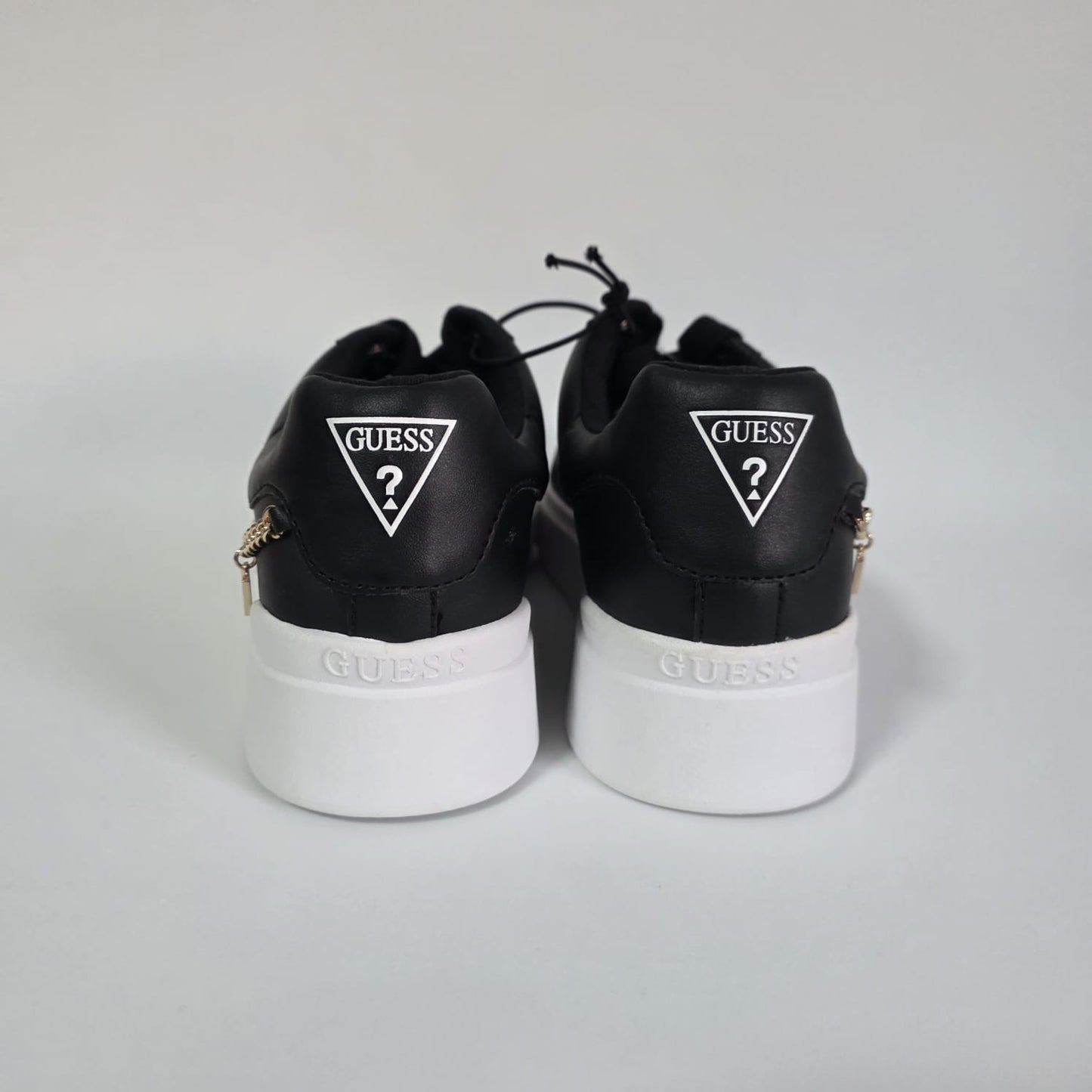 Tenis Guess Sneakers – Black Chain Charm