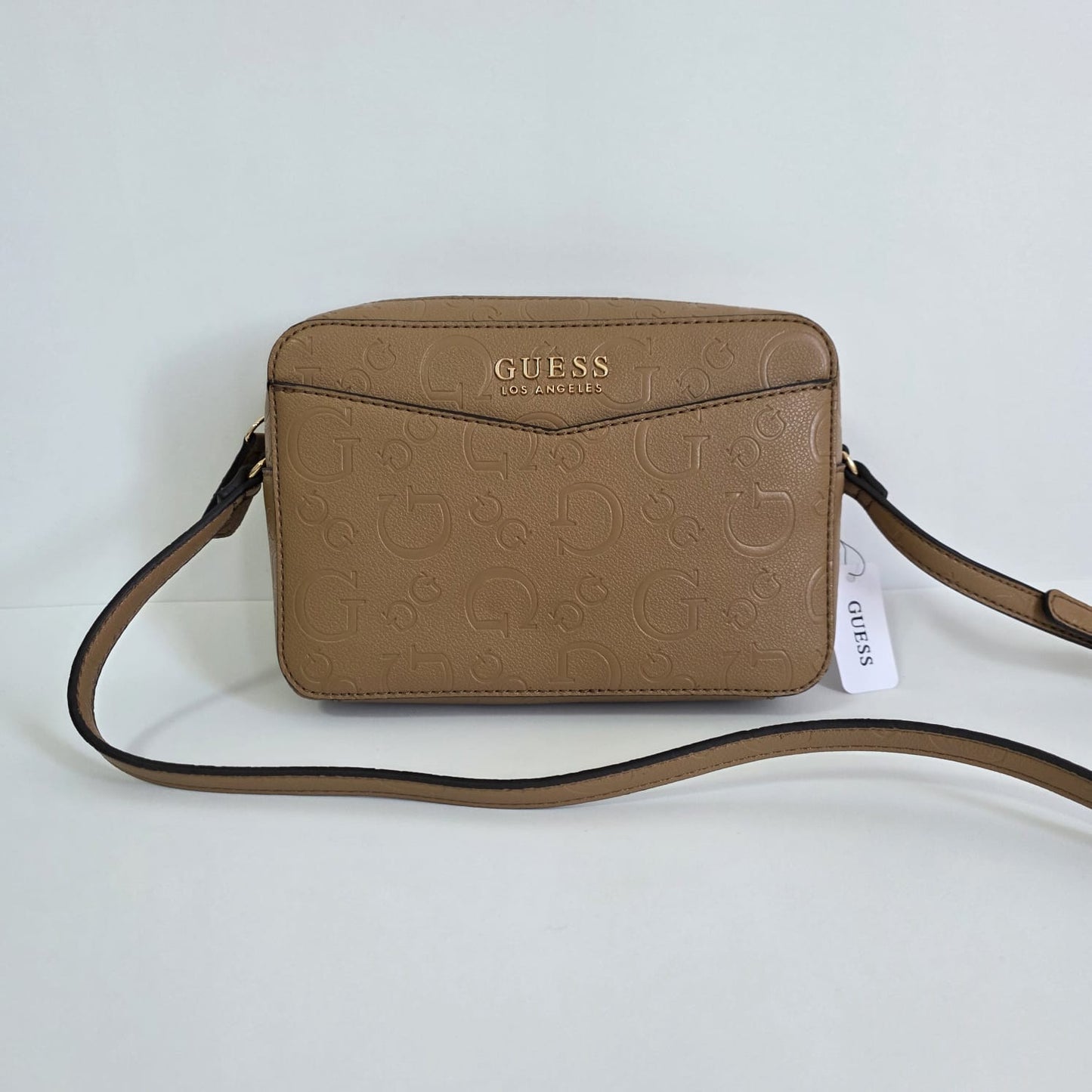 Bolso Guess  – Modelo Embossed Camel Logo