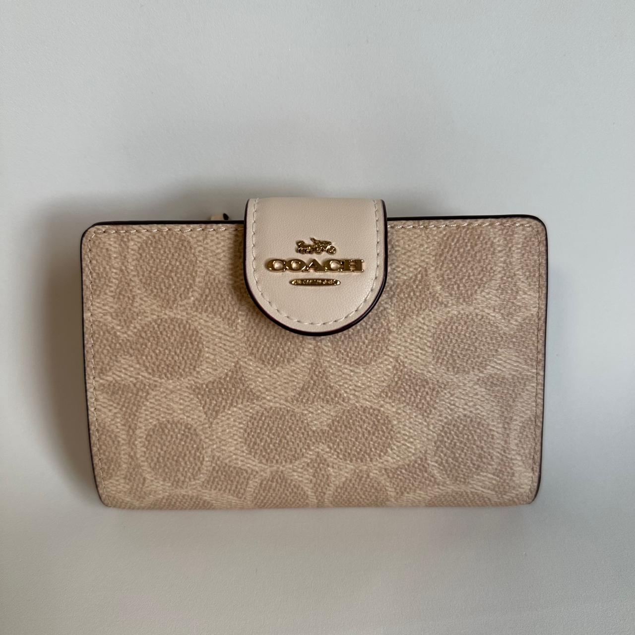 Cartera Coach Medium Corner Zip – Signature Canvas  Chalk / Brown