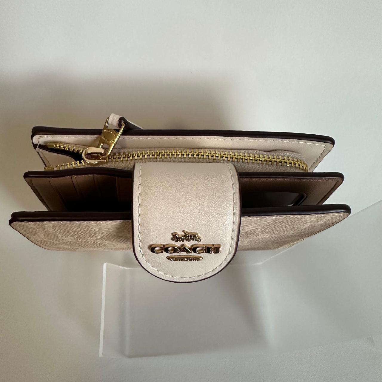 Cartera Coach Medium Corner Zip – Signature Canvas  Chalk / Brown