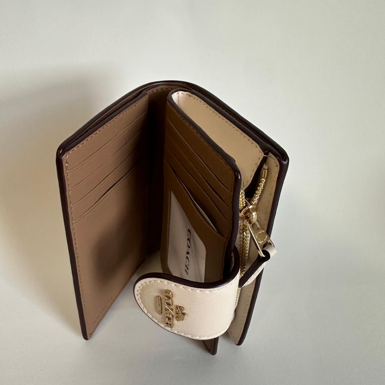 Cartera Coach Medium Corner Zip – Signature Canvas  Chalk / Brown