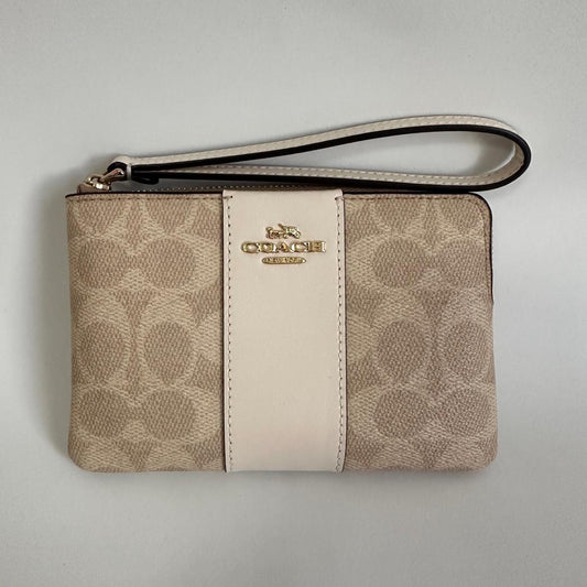 Coach Corner Zip Wristlet – Signature Canvas Sand/Chalk