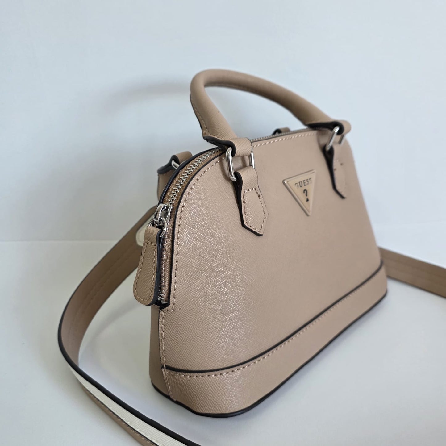Bolso Guess – Modelo Dome Beige