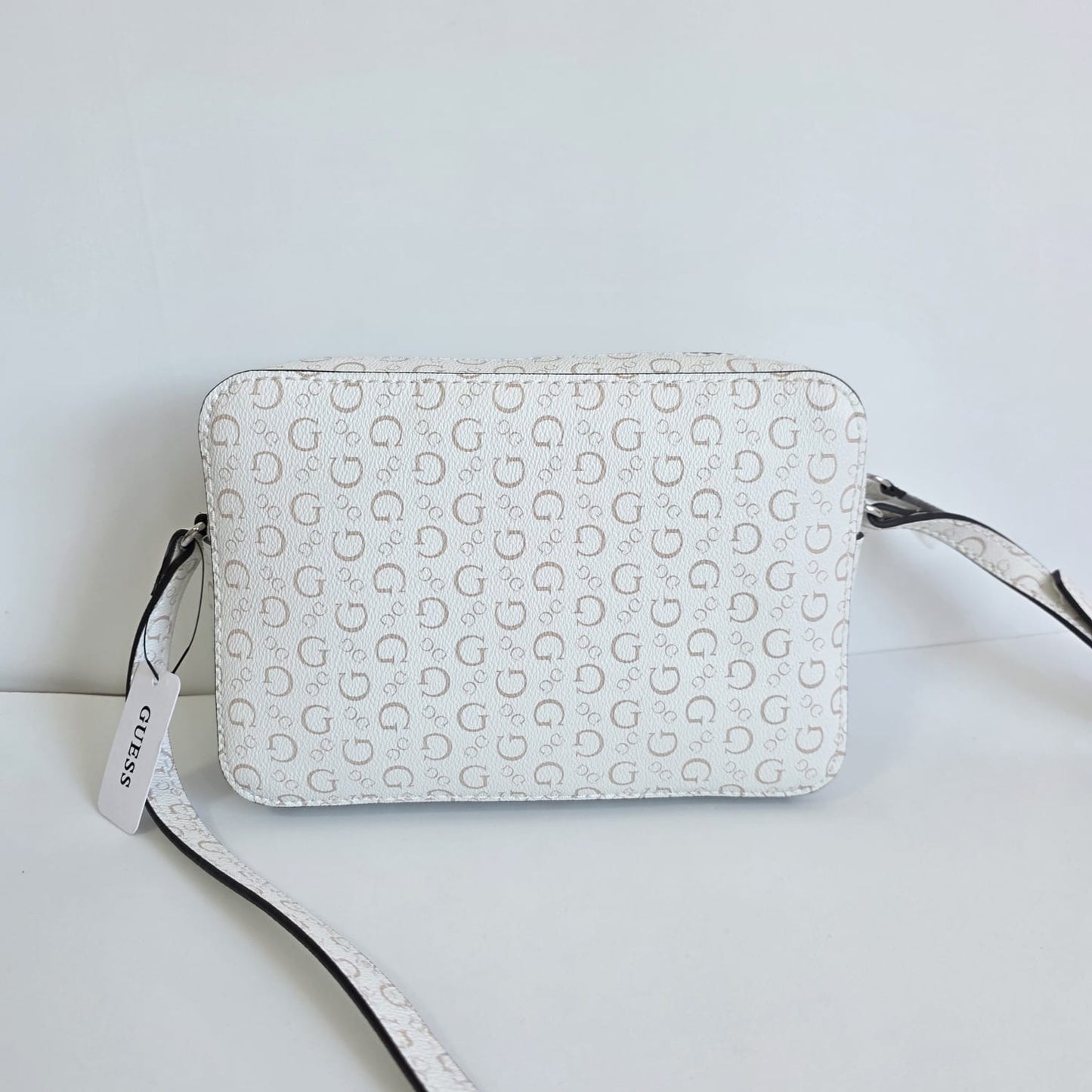 Bolso Guess – Embossed White Logo