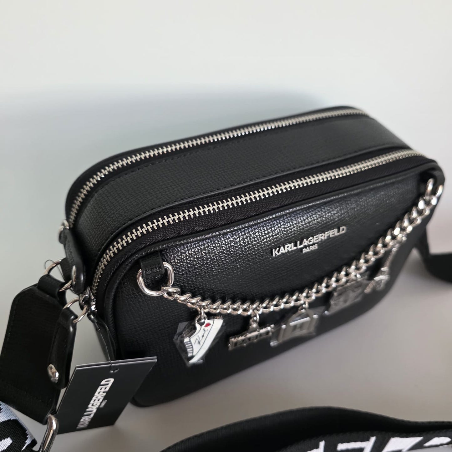 Bolso Karl Lagerfeld Paris con Cadena Decorativa