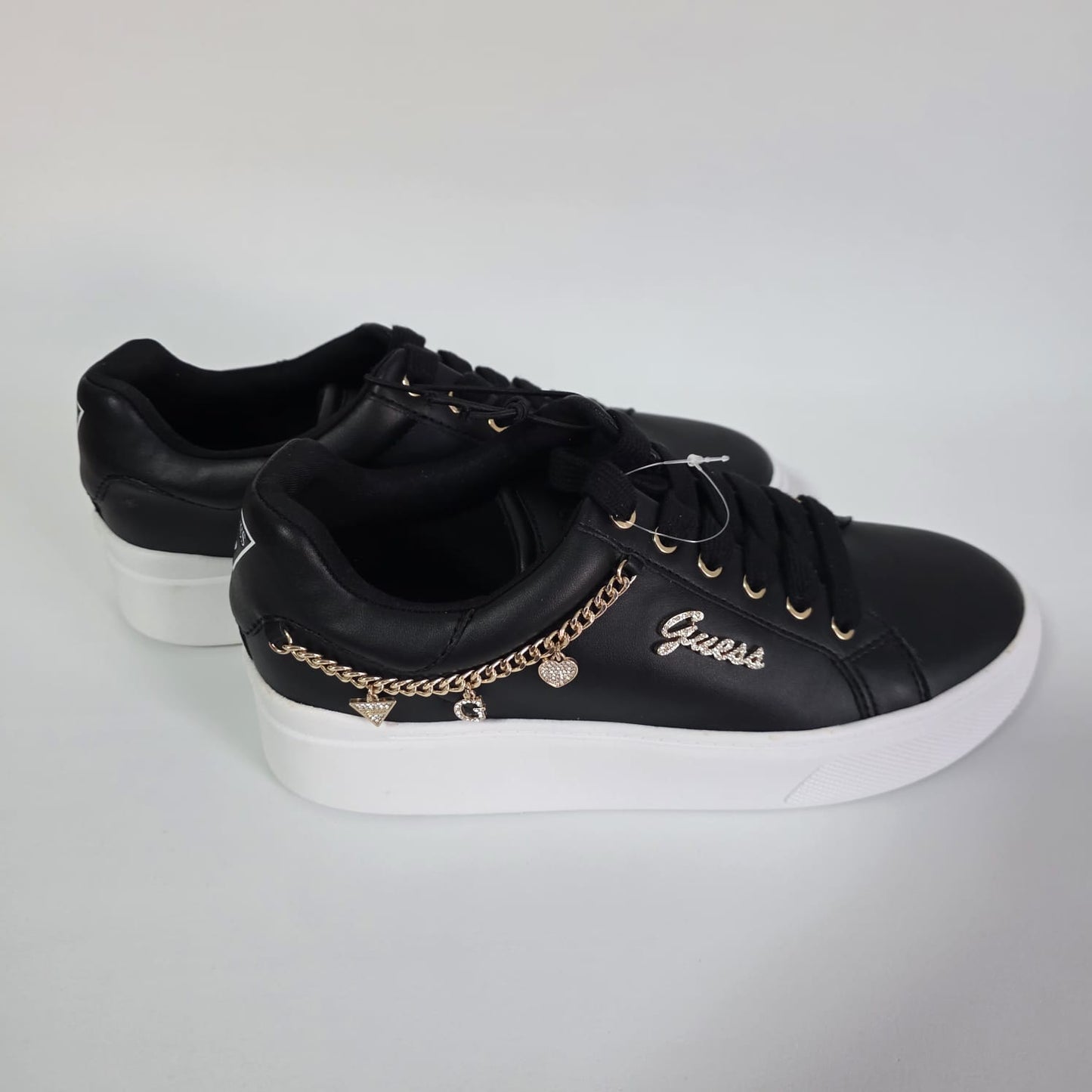 Tenis Guess Sneakers – Black Chain Charm