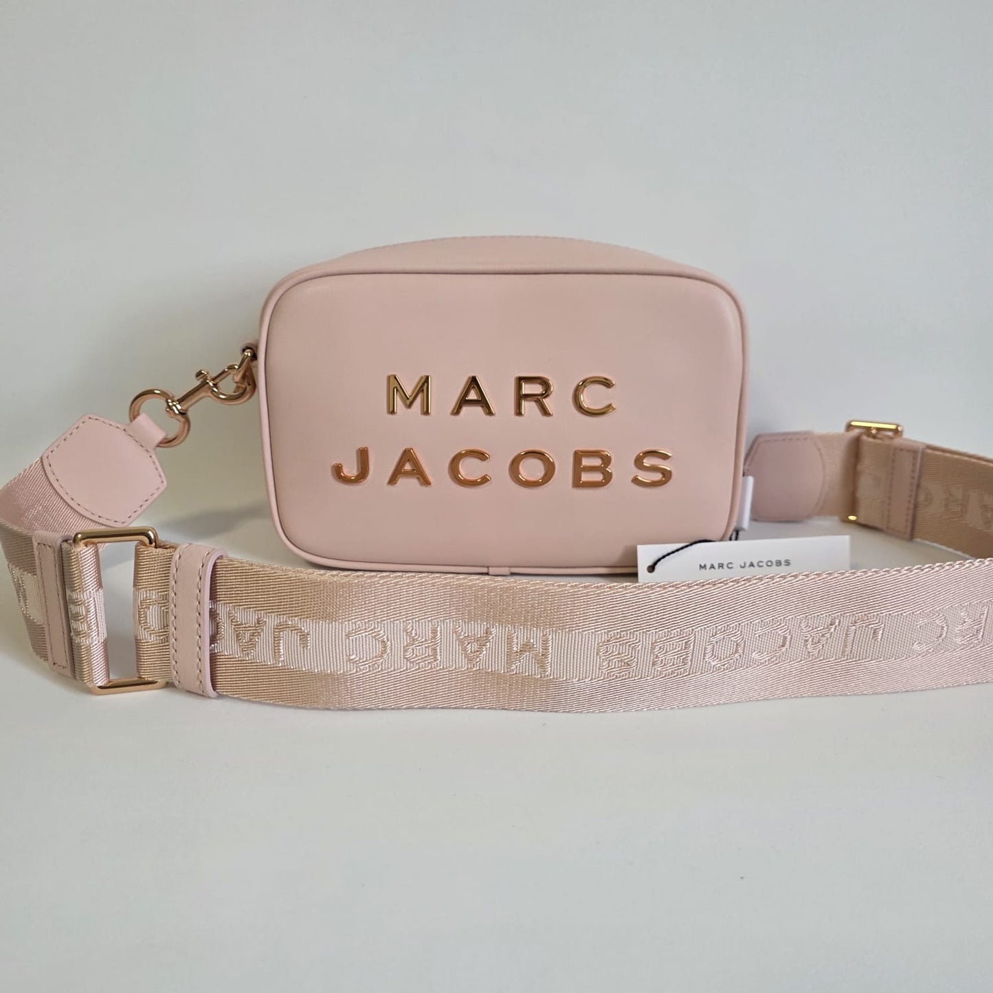 Bolsa Crossbody Marc Jacobs – Rosa con detalles dorados