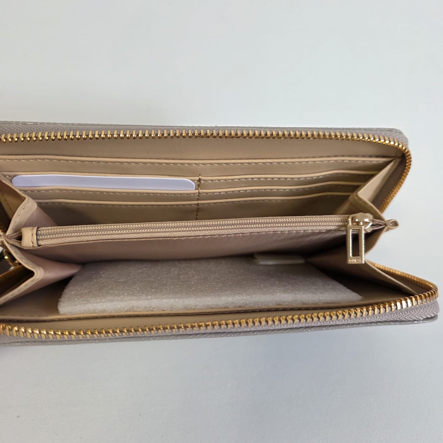 Cartera Guess Los Angeles – Gris Taupe