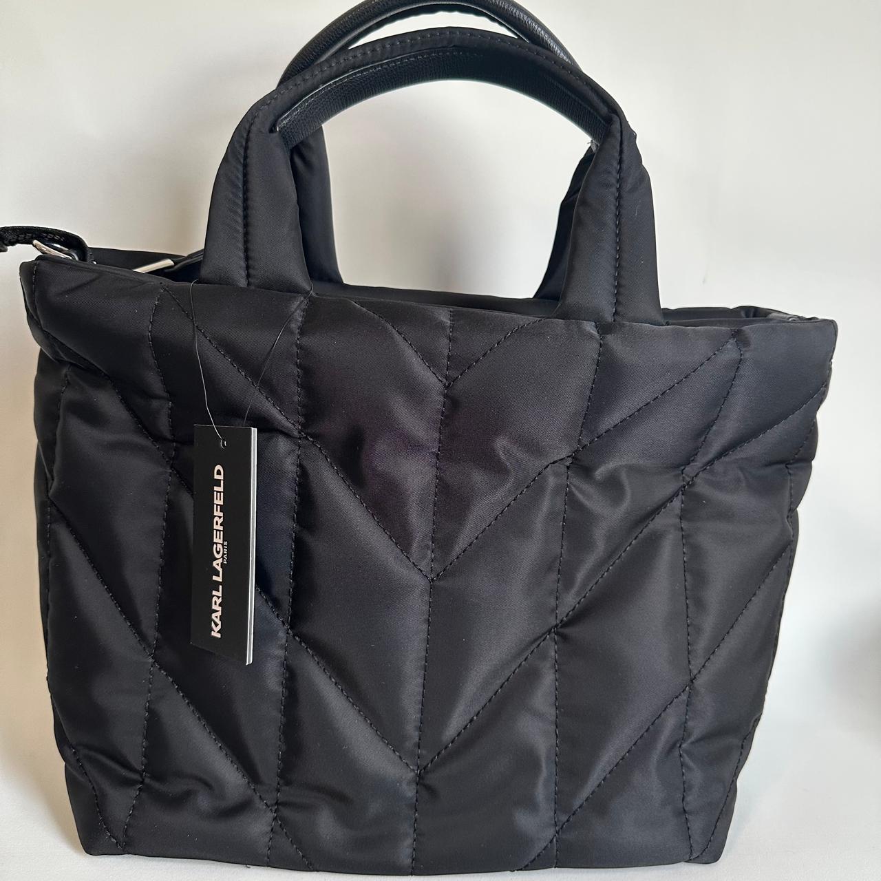 Karl Lagerfeld Paris – Bolsa Tote Acolchada Negra con Cubre Polvo