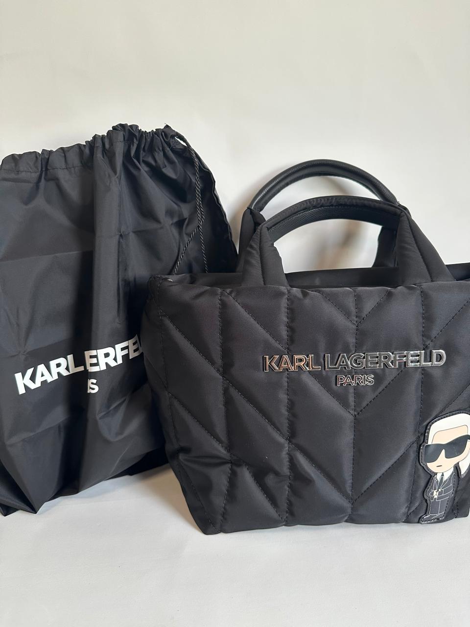 Karl Lagerfeld Paris – Bolsa Tote Acolchada Negra con Cubre Polvo